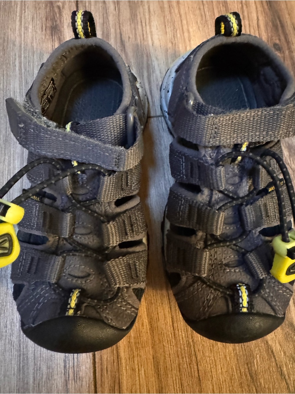 Keen Kids Gray and Yellow Closed-Toe water shoes little kid size 8